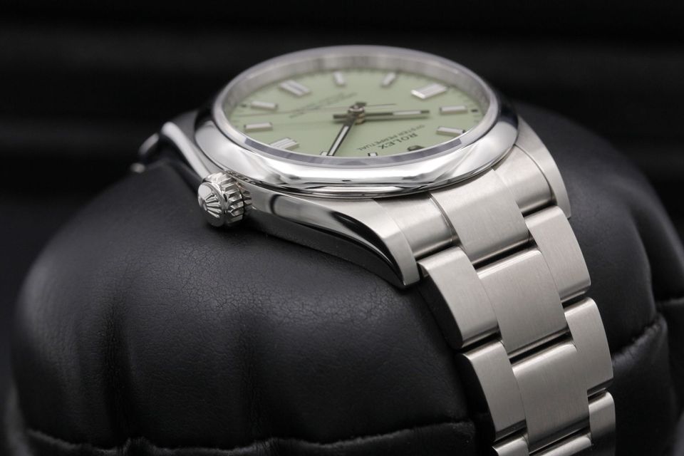 Rolex Oyster Perpetual 126000 Image 4
